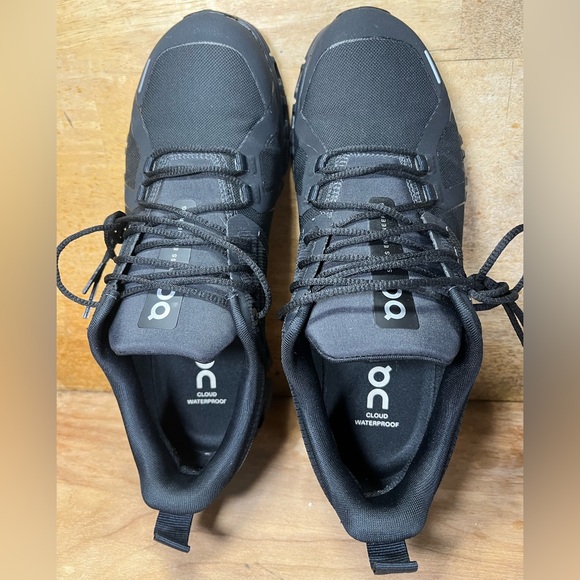 On Cloud 6 WATERPROOF REFLECTIVE Womens Size 8.5 Running Shoes Sneakers Black - Picture 7 of 12